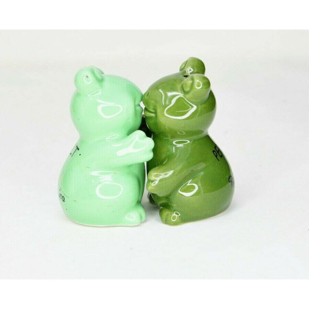 Vintage Hugging Kissing Frogs Figural Salt And Pepper Shakers